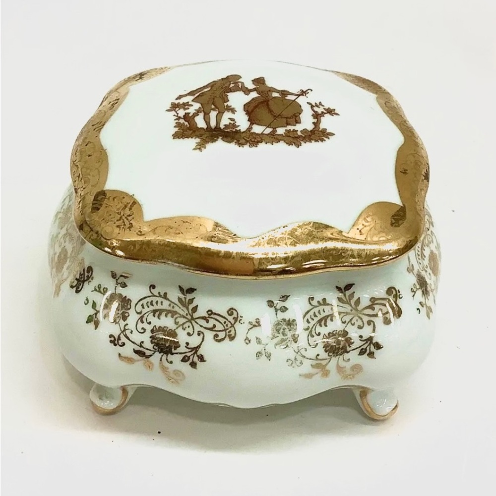 Charming White Gold & Black,Courting Couple Scene Square Footed Trinket Box